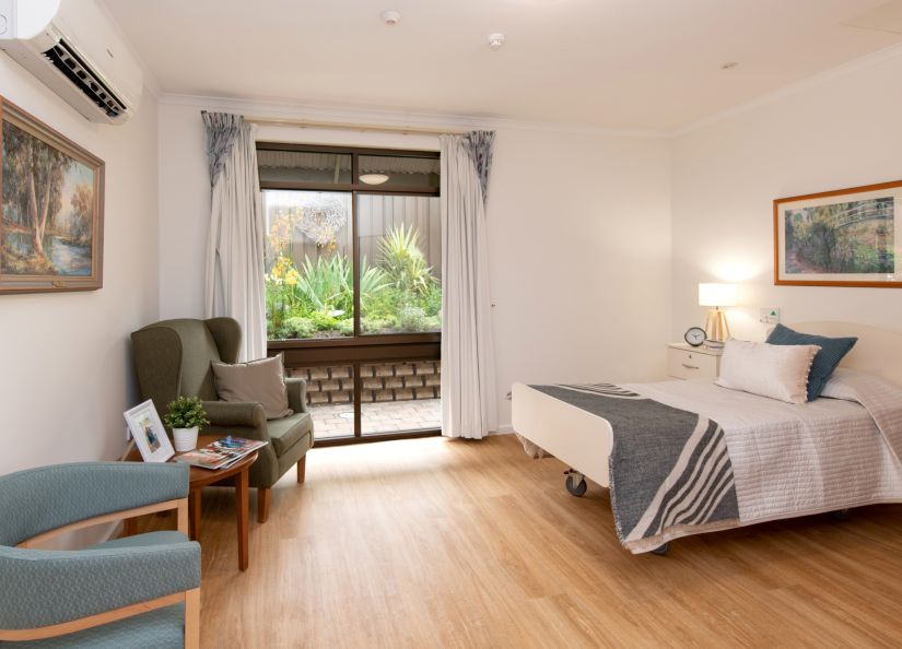 Sash Ferguson Classic Plus room. Photo for illustrative purposes only.