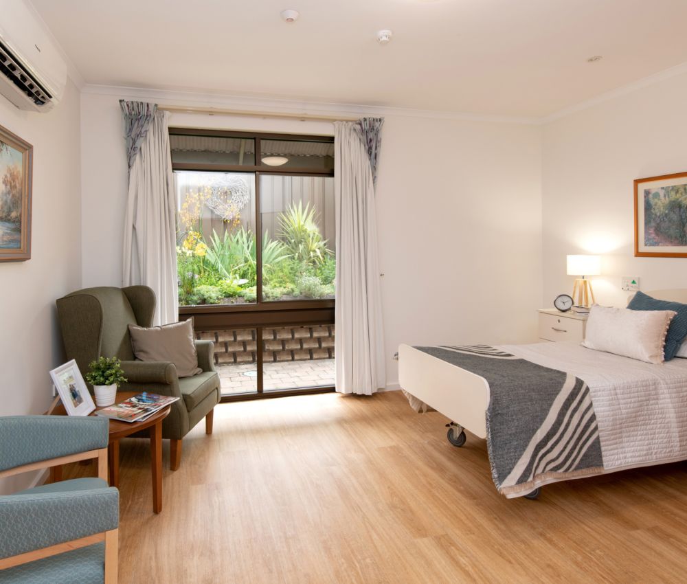 Sash Ferguson Classic Plus room. Photo for illustrative purposes only.