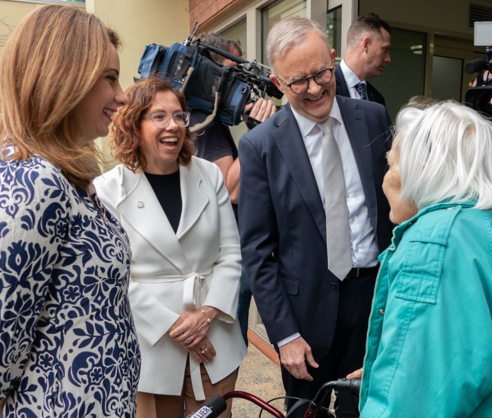 Ms Wells, Ms Rishworth and Mr Albanese chat with a resident.