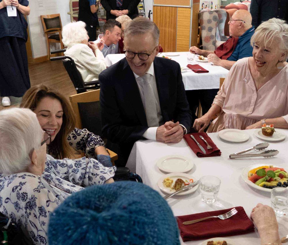 Prime Minister Anthony Albanese and the Hon Anika Wells MP chat with a resident.