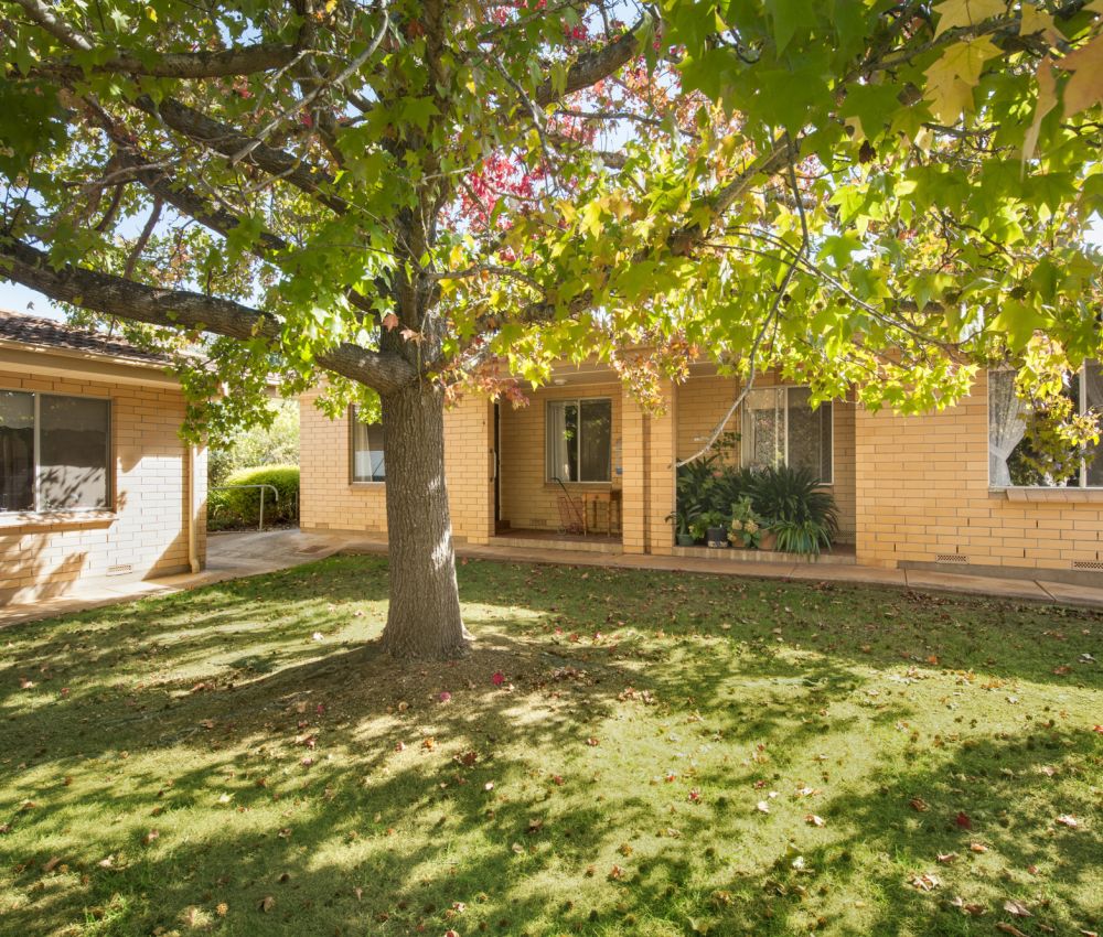 Eldercare Sash Ferguson Retirement Living courtyard.